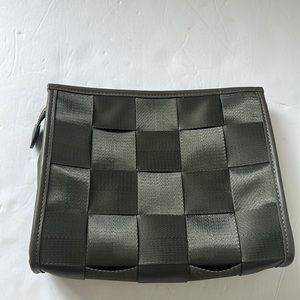 Ah.dorned Cosmetics case with removable organizer